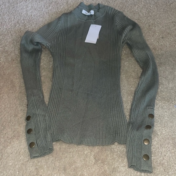 Hooked up top - Picture 2 of 6